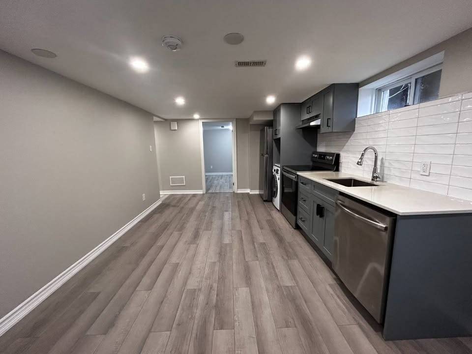 2-103 Elgin Cres, Waterloo ON